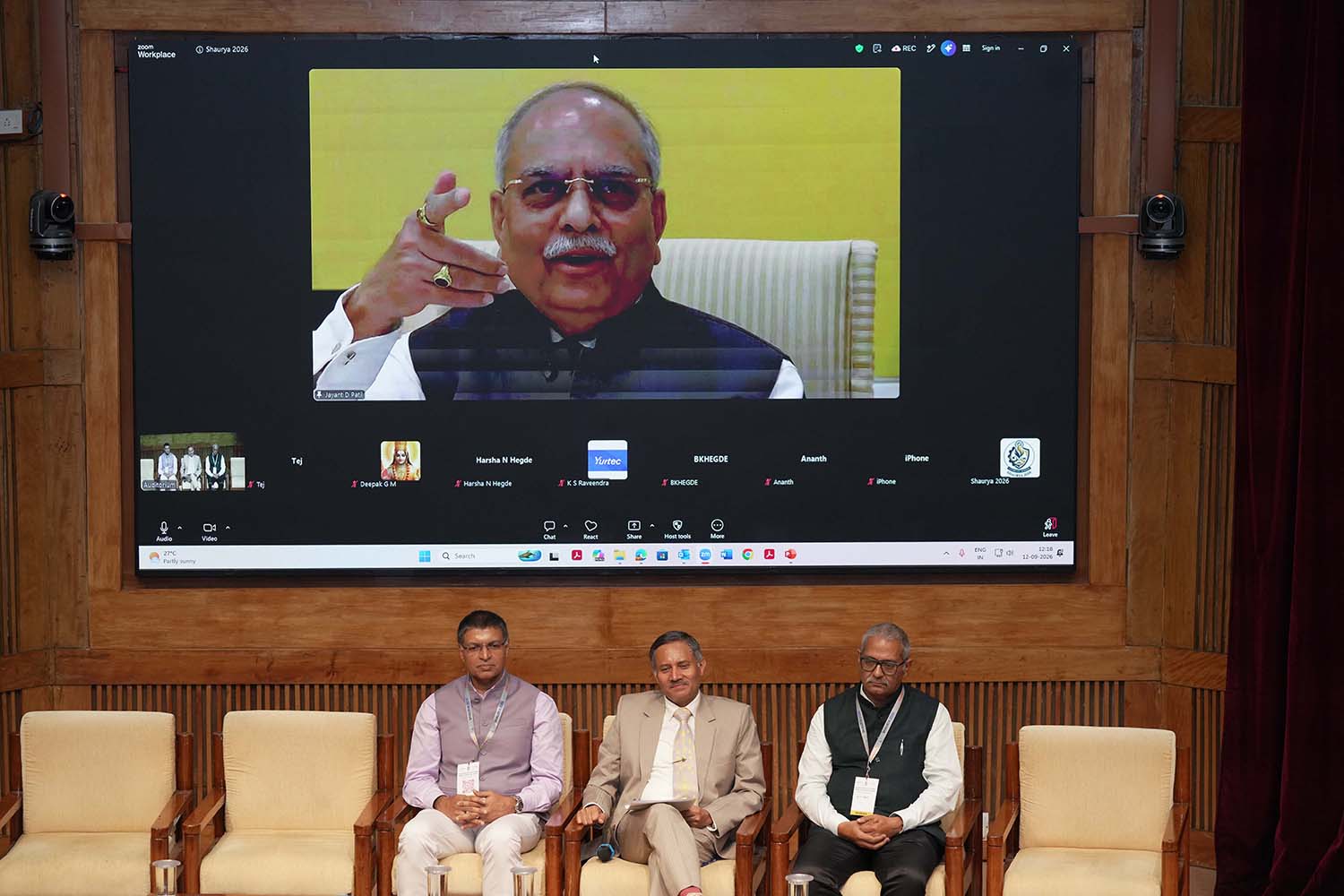 (L-R) Dr L. Venkatakrishnan, Chief Scientist at CSIR-National Aerospace Laboratories (CSIR-NAL), Bengaluru; Air Marshal Awadhesh Kumar Bharti, SYSM, AVSM, VM (Retd.), former Deputy Chief of the Air Staff; Dr. Atul Dinkar Rane, former Director General of BrahMos Aerospace, deliberate on ‘How Technology Is Redefining the Battlefield and Doctrine of War?’, with Shri Jayant D. Patil, President of the Indian National Academy of Engineering (INAE), Member of the Board of IN-SPACe, and former Whole-Time Director for Defence & Smart Technologies at Larsen & Toubro, joining virtually.