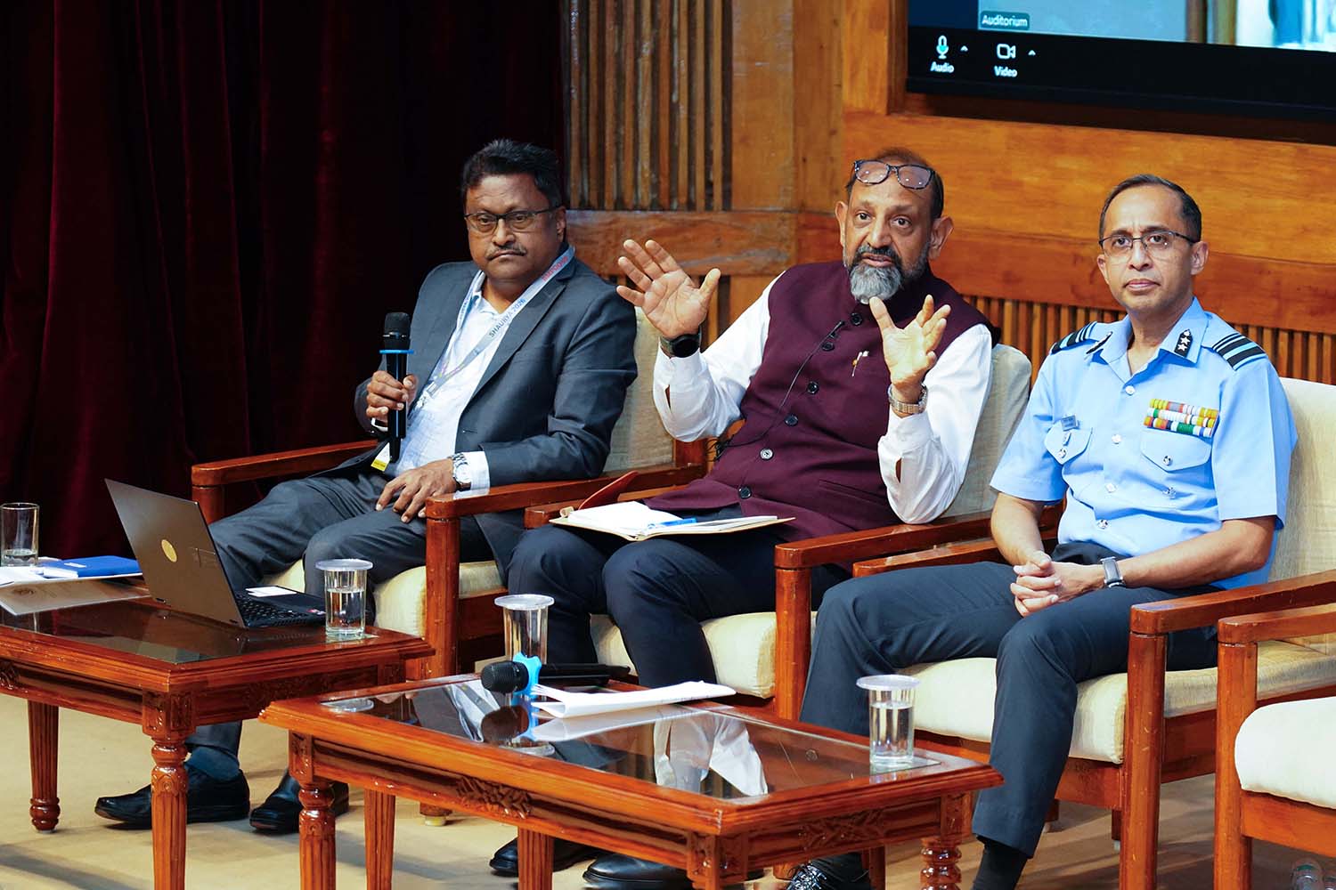 (L-R) Shri Mani Padagalingam, Executive Director, Aerospace India Association (AIA), Former Director (Quality) UTC Aerospace (now Collins Aerospace), Former Chief Manager – Design, Hindustan Aeronautics Limited (HAL); Rear Admiral Deepak Bansal (Retd.); Air Vice Marshal Ashutosh Shrivastava, VSM, ACAS (Maintenance Planning); and Shri Arun Ramachandani, President, Society of Indian Defence Manufacturers (SIDM), Senior Vice President & Head – L&T Precision Engineering & Systems, Larsen & Toubro Ltd., joining virtually, examine the next frontier of India’s defence-industrial ambitions during the panel discussion ‘Building the Industrial Base: Manufacturing, MRO and the Export Opportunity’.